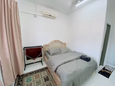 Bilik tidur utama katil saiz queen