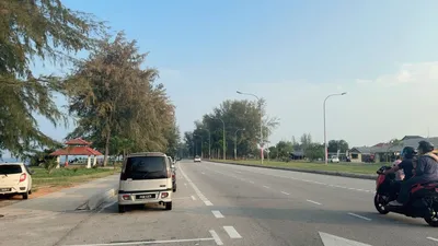 Jalan tepi Pantai Seberang Takir, Kuala Terengganu
