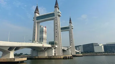Menara kembar Jambatan Angkat Terengganu