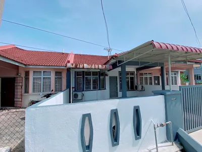 Parking luas homestay di Kuala Terengganu