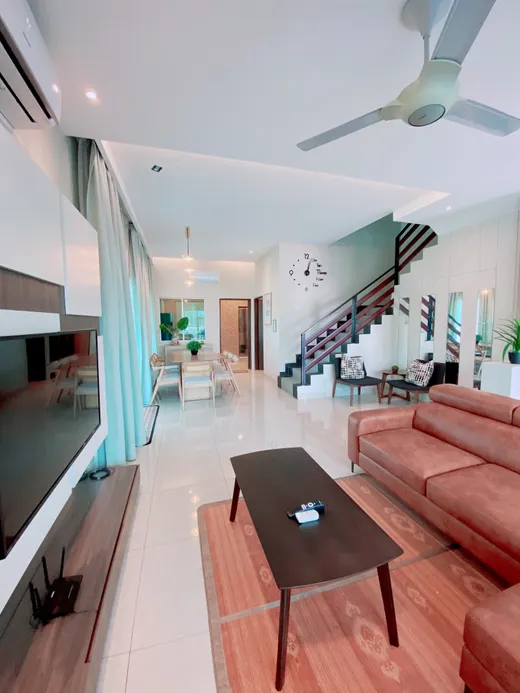 Ruang tamu homestay 2 tingkat Gong Badak