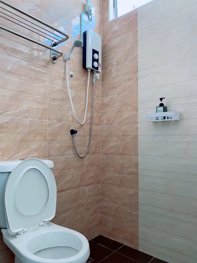 Toilet bilik ke-2 homestay Gong Badak