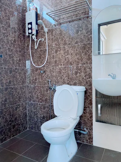 Toilet bilik ke-3 tingkat atas homestay